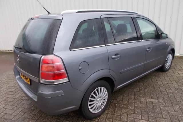 Opel Zafira (2006) thumbnail 2