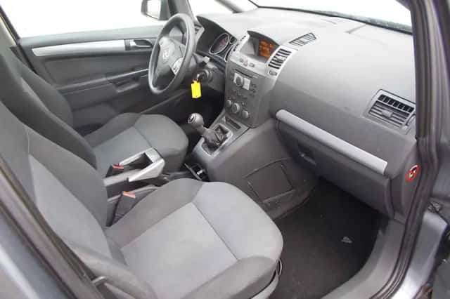 Opel Zafira (2006) thumbnail 4