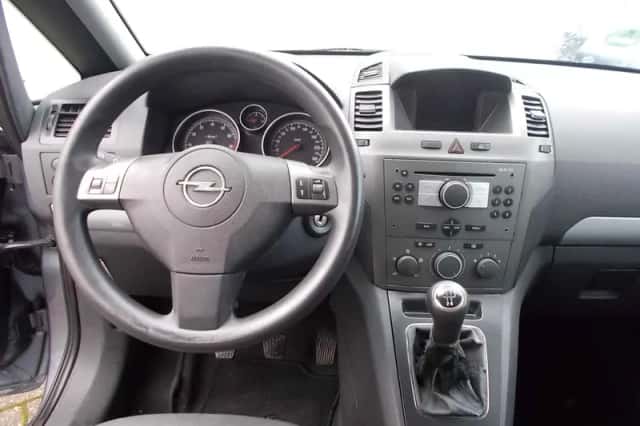 Opel Zafira (2006) thumbnail 5
