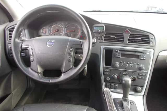 Volvo V70 (2005) thumbnail 5