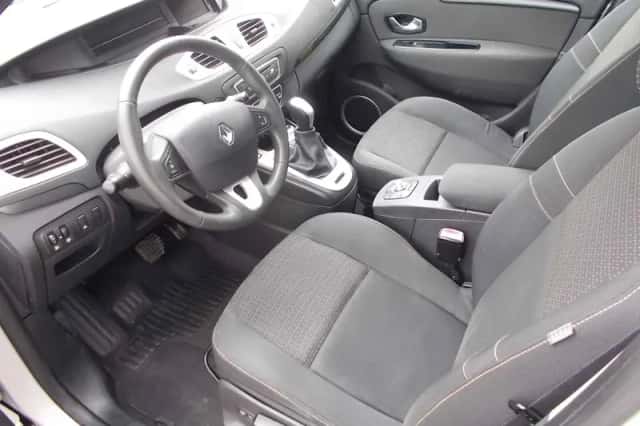 Renault Scénic (2009) thumbnail 3