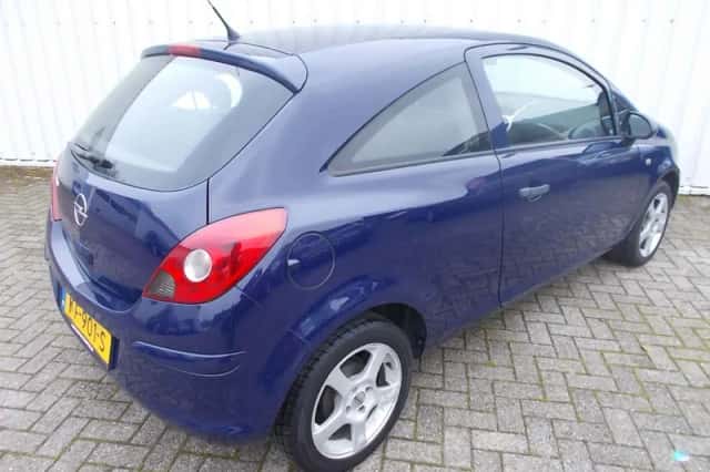 Opel Corsa (2009) thumbnail 2