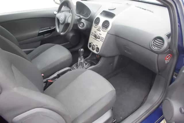 Opel Corsa (2009) thumbnail 4