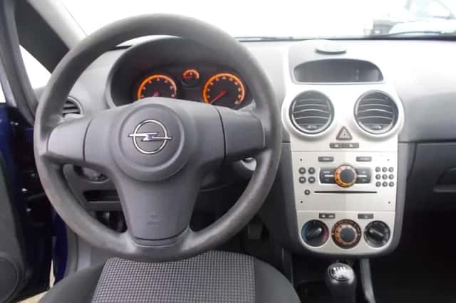 Opel Corsa (2009) thumbnail 5