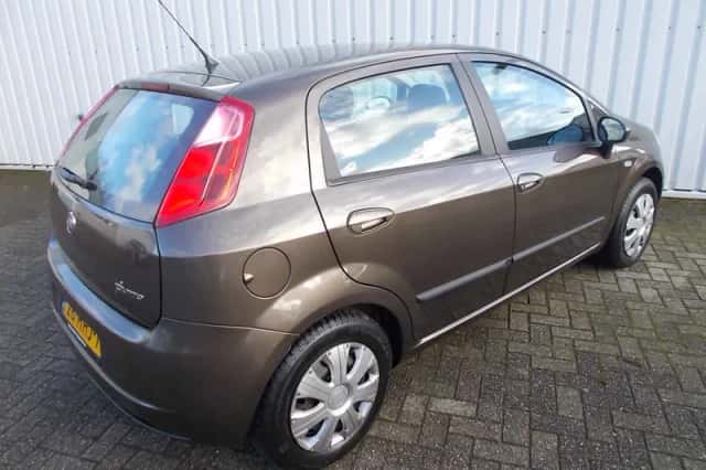 Fiat Grande Punto (2008) thumbnail 2