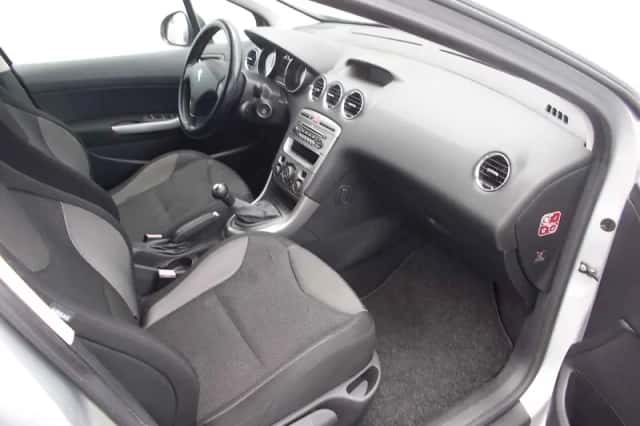 Peugeot 308 (2008) thumbnail 4