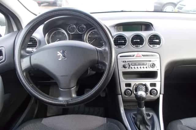 Peugeot 308 (2008) thumbnail 5