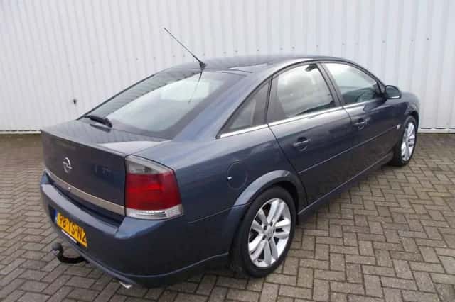 Opel Vectra (2007) thumbnail 2