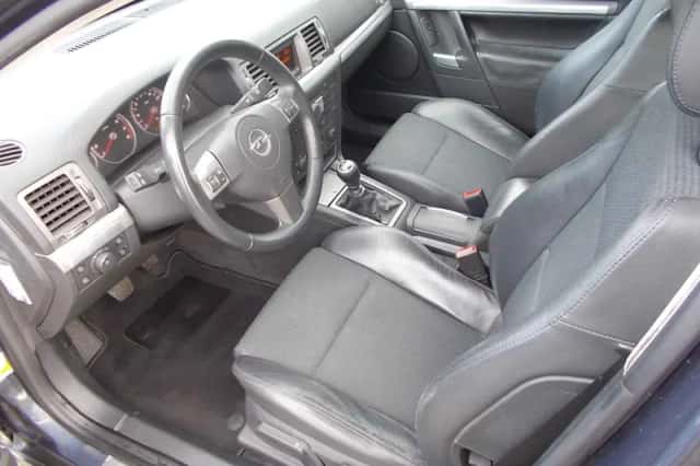 Opel Vectra (2007) thumbnail 3