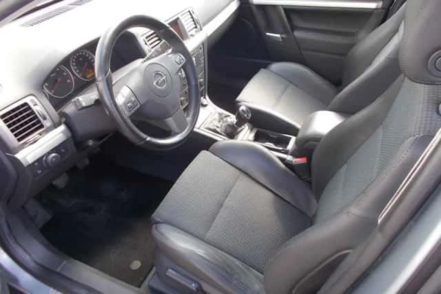 Opel Vectra (2009) thumbnail 3