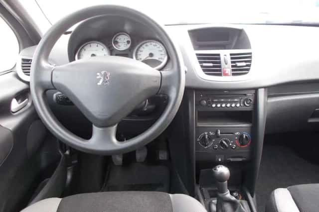 Peugeot 207 (2008) thumbnail 5