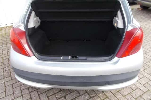 Peugeot 207 (2008) thumbnail 6