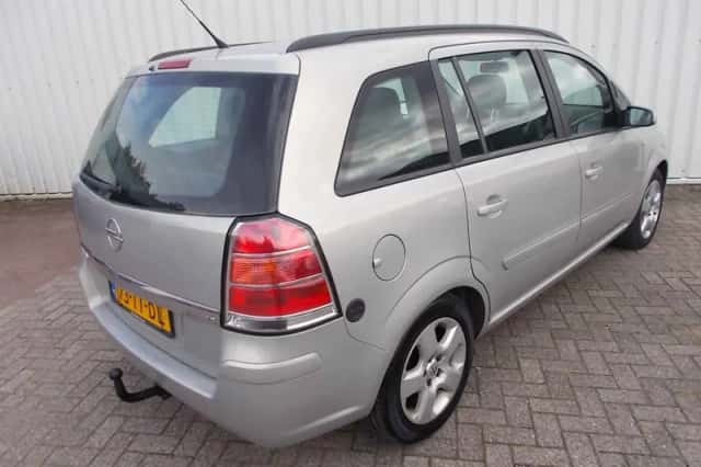 Opel Zafira (2007) thumbnail 2