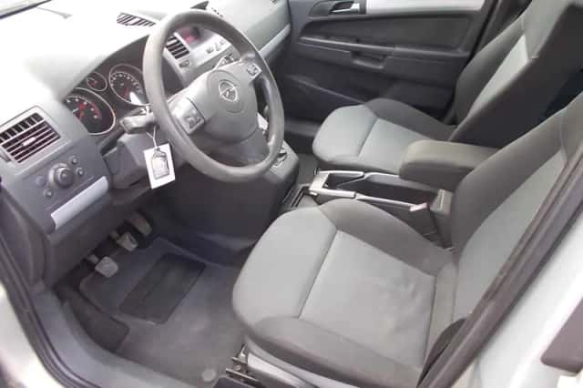 Opel Zafira (2007) thumbnail 3