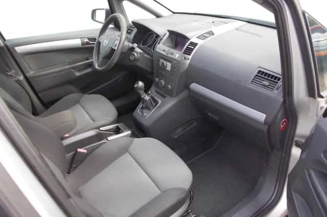 Opel Zafira (2007) thumbnail 4