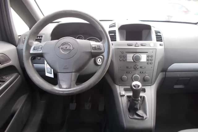 Opel Zafira (2007) thumbnail 5