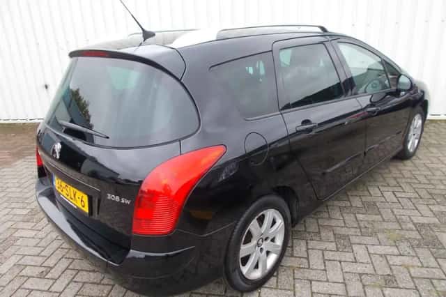 Peugeot 308 (2011) thumbnail 2