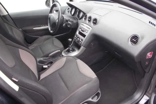 Peugeot 308 (2011) thumbnail 4