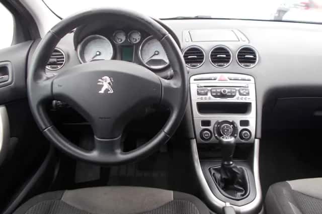 Peugeot 308 (2011) thumbnail 5