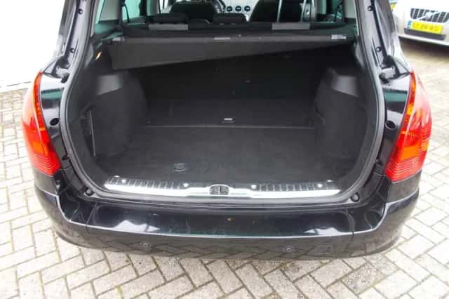 Peugeot 308 (2011) thumbnail 6
