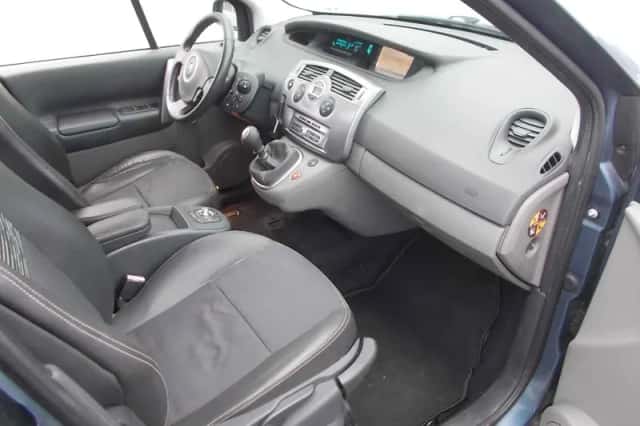 Renault Scénic (2009) thumbnail 4