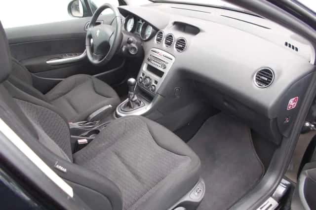 Peugeot 308 (2010) thumbnail 4