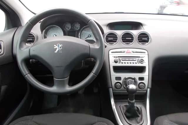 Peugeot 308 (2010) thumbnail 5