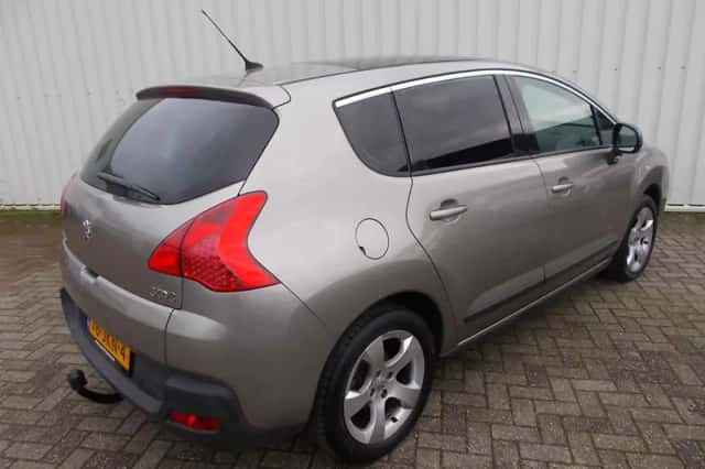 Peugeot 3008 (2009) thumbnail 2