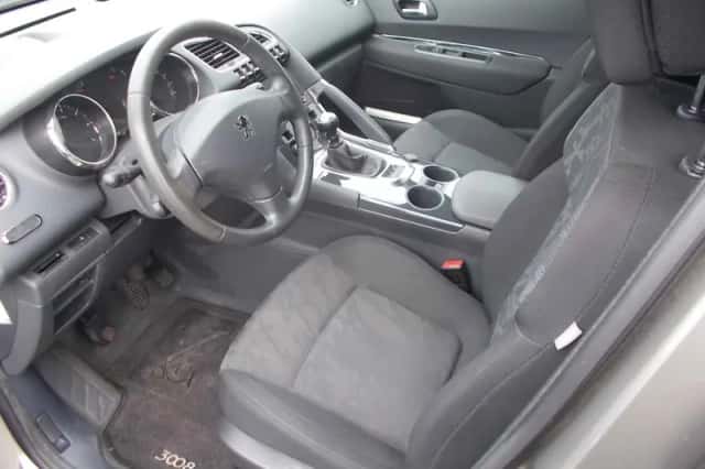 Peugeot 3008 (2009) thumbnail 3