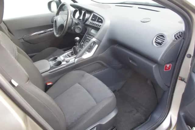 Peugeot 3008 (2009) thumbnail 4