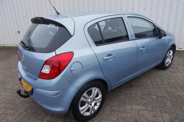 Opel Corsa (2010) thumbnail 2