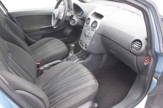 Opel Corsa (2010) thumbnail 4