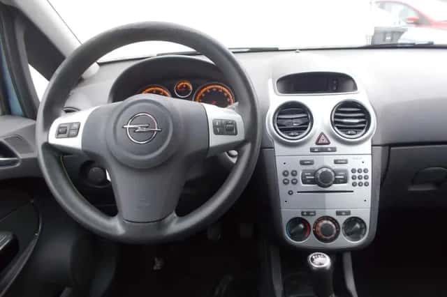 Opel Corsa (2010) thumbnail 5