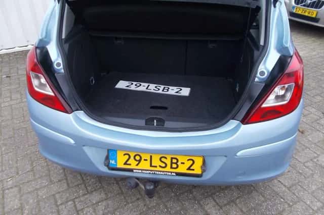 Opel Corsa (2010) thumbnail 6