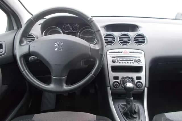 Peugeot 308 (2008) thumbnail 5