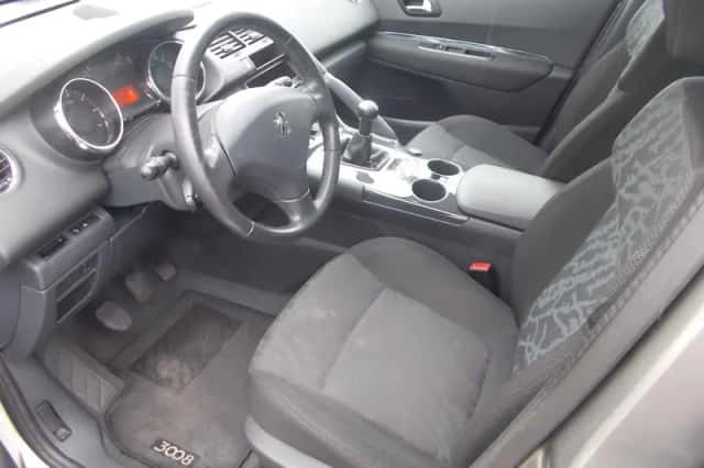 Peugeot 3008 (2010) thumbnail 3