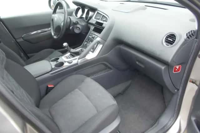 Peugeot 3008 (2010) thumbnail 4
