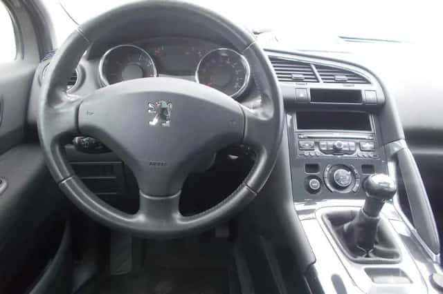 Peugeot 3008 (2010) thumbnail 5