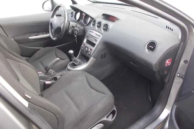Peugeot 308 (2008) thumbnail 4