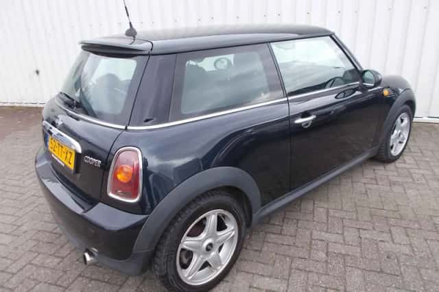 MINI Cooper (2007) thumbnail 2