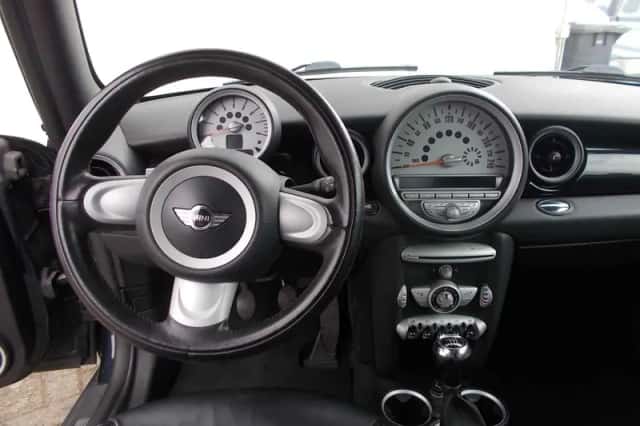 MINI Cooper (2007) thumbnail 5