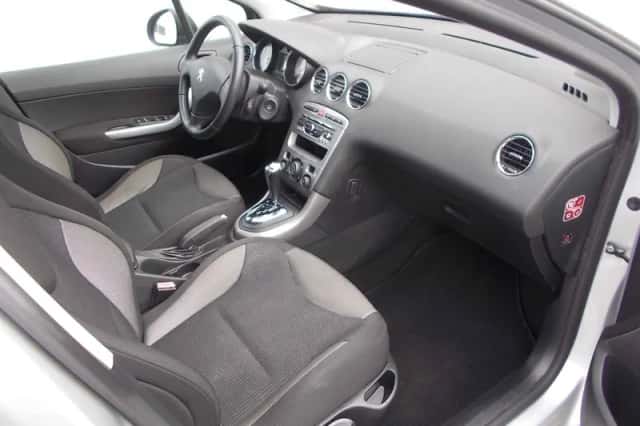 Peugeot 308 (2012) thumbnail 4