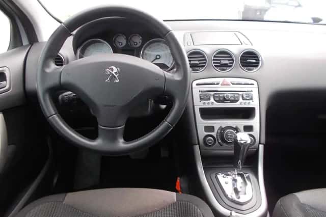 Peugeot 308 (2012) thumbnail 5