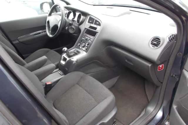 Peugeot 5008 (2012) thumbnail 4