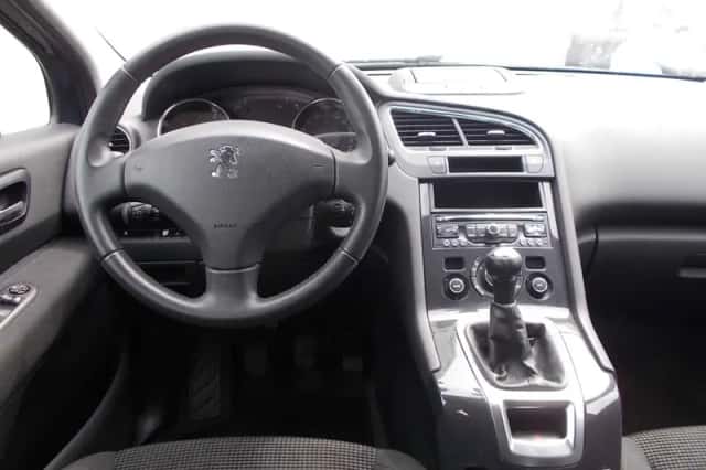 Peugeot 5008 (2012) thumbnail 5