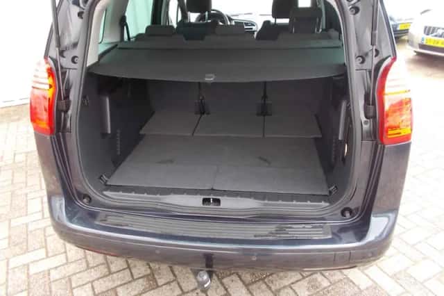 Peugeot 5008 (2012) thumbnail 6