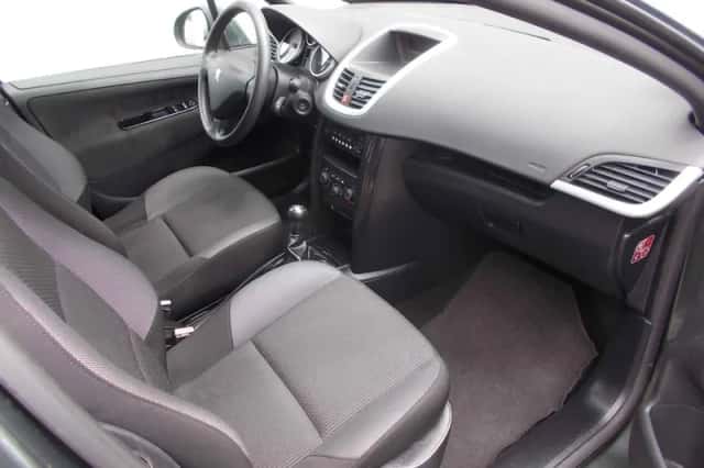Peugeot 207 (2010) thumbnail 4