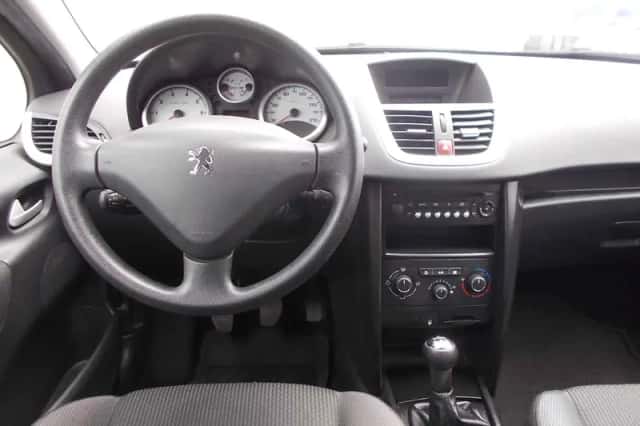 Peugeot 207 (2010) thumbnail 5