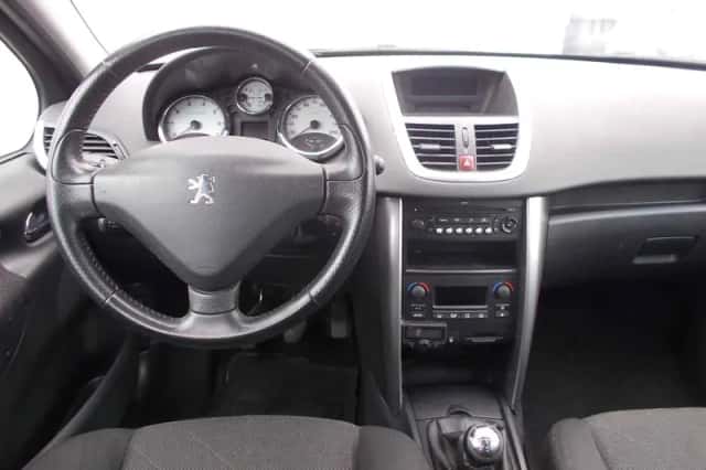 Peugeot 207 (2009) thumbnail 5