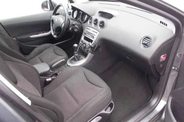 Peugeot 308 (2011) thumbnail 4